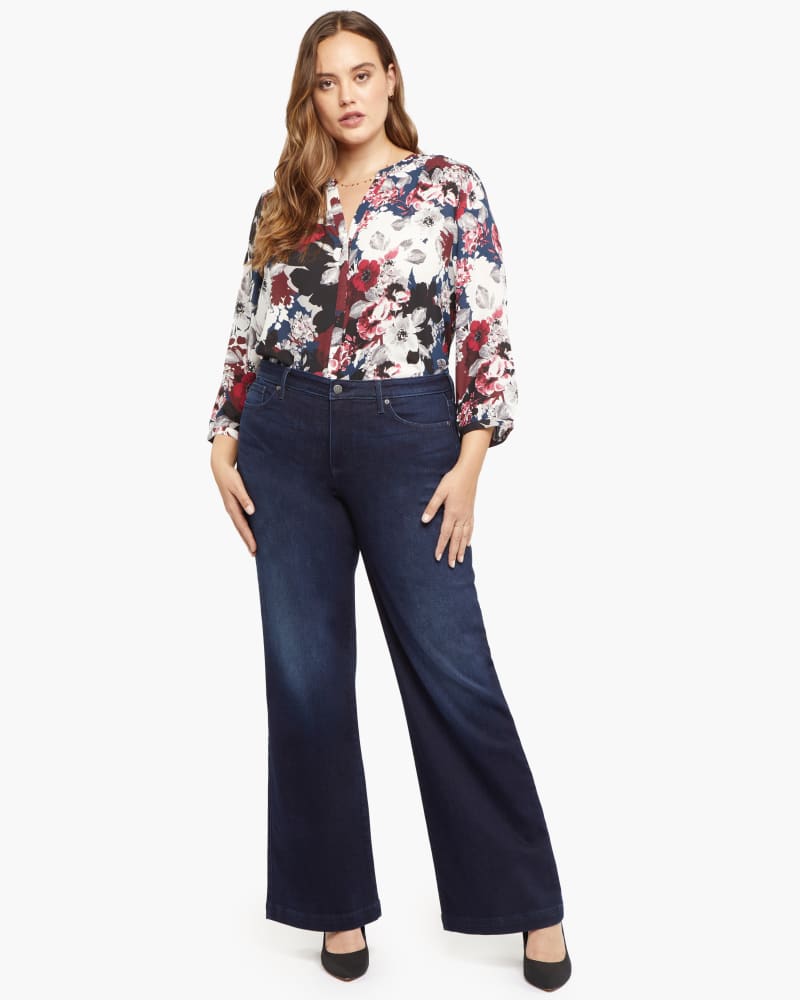 Front of a model wearing a size 14 Teresa Wide Leg Jean in Rapture by NYDJ. | dia_product_style_image_id:170748